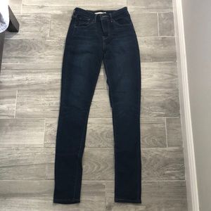 Levi’s dark blue high rise skinny jean size 25 brand new, no tag